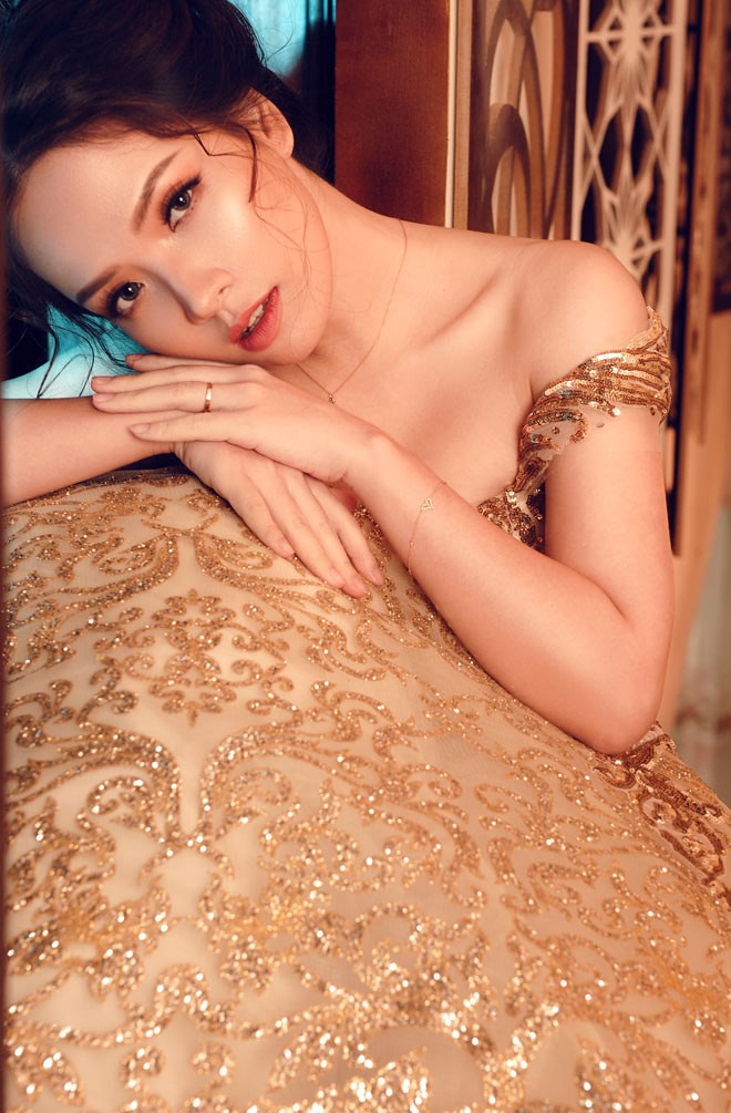 Gái hai con Đan Lê diện váy cưới như nữ hoàng
