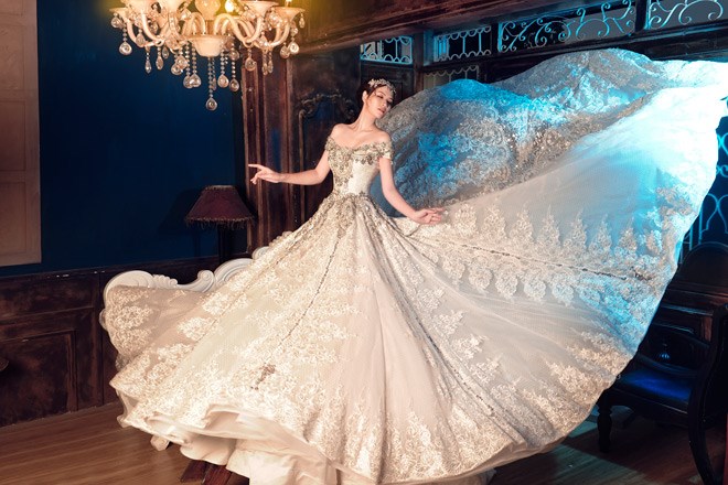 Gái hai con Đan Lê diện váy cưới như nữ hoàng