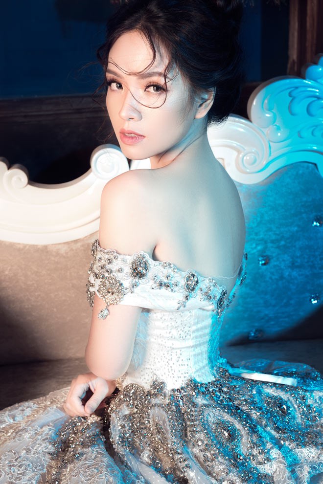 Gái hai con Đan Lê diện váy cưới như nữ hoàng