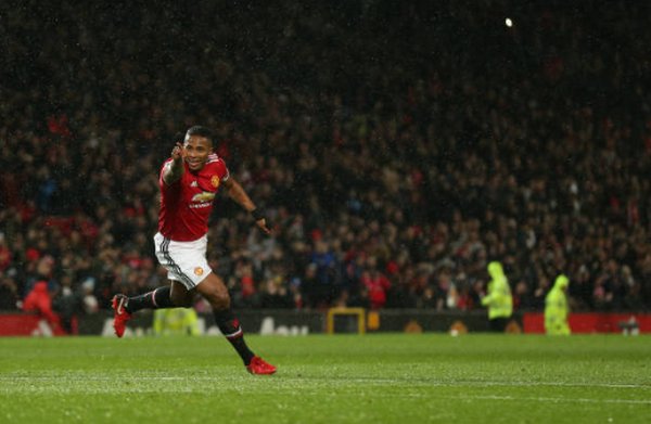 Hưng phấn sau chuyến nghỉ dưỡng, Man United vùi dập Stoke City