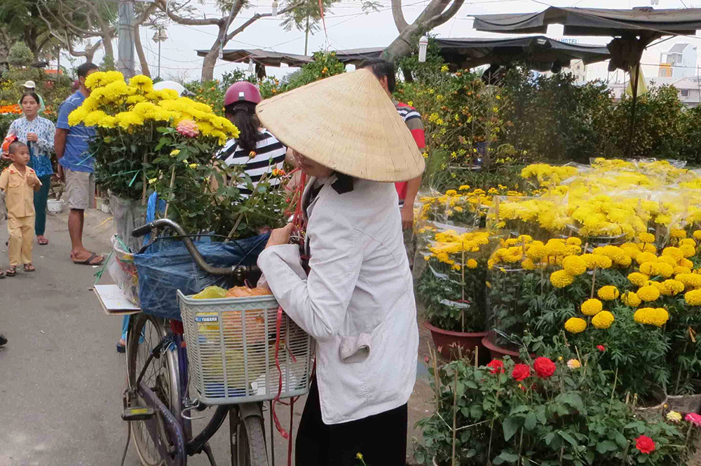 Chợ hoa xuân những ngày cận Tết