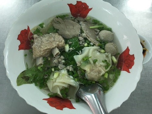 Mì thảy và gỏi cá mai, món ngon "chưa ăn chưa biết" Vũng Tàu