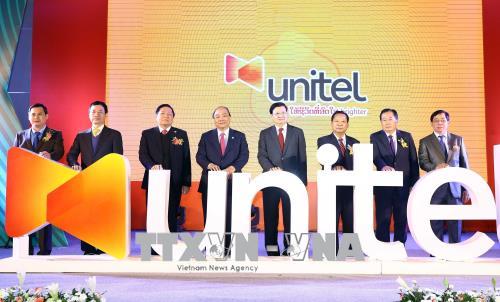 Thủ tướng Nguyễn Xuân Phúc và Thủ tướng Lào tới thăm Hãng viễn thông Start Telecom