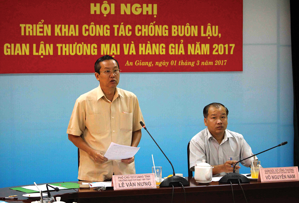 Cả hệ thống chính trị tham gia chống buôn lậu Phó Chủ tịch UBND tỉnh Lê Văn Nưng, Trưởng BCĐ 389 tỉnh phát biểu chỉ đạo Hội nghị triển khai công tác CBL, GLTM & HG năm 2017