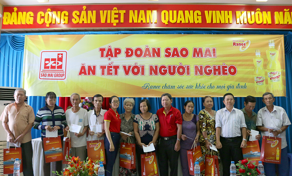 Sao Mai cùng đất nước vào Xuân Chương trình Sao Mai ăn Tết với người nghèo tại phường Mỹ Long (TP. Long Xuyên)