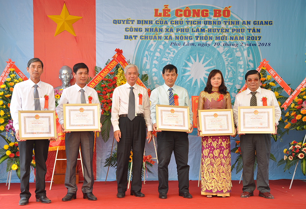 Phú Lâm đón nhận danh hiệu xã đạt chuẩn nông thôn mới