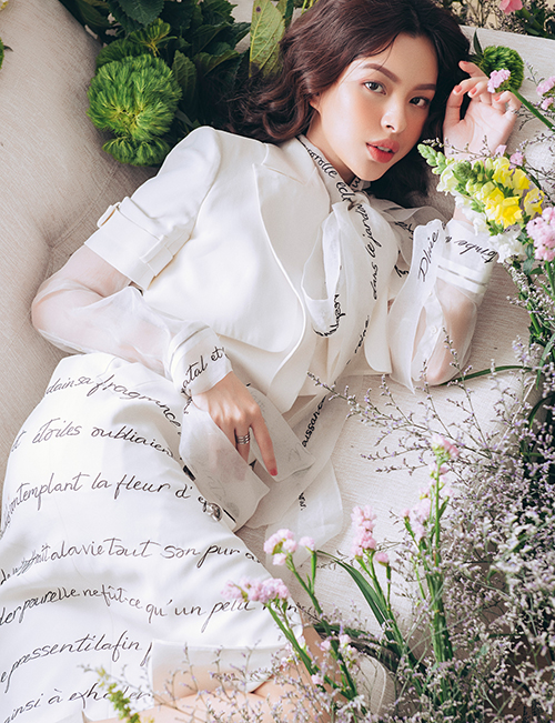 Tú Hảo hóa 'nàng xuân' xinh đẹp