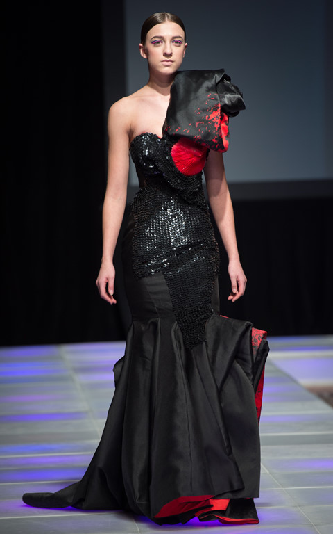Thời trang Việt ấn tượng tại New York Fashion Week 2018