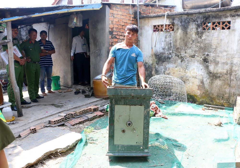 Mới ra tù lại đi trộm két sắt Mới ra tù lại đi trộm két sắt