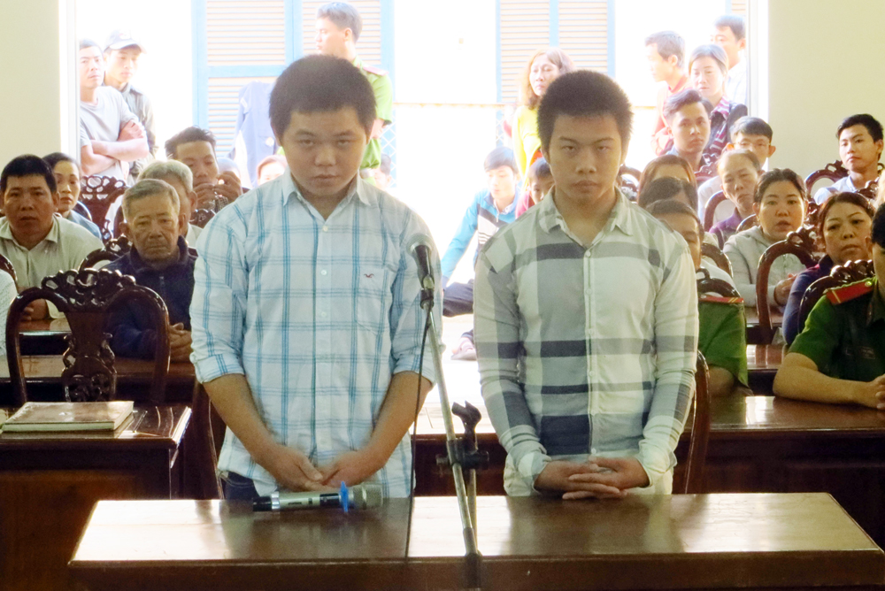 Cùng lãnh án vì giúp sức cho bạn côn đồ
