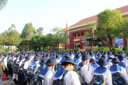 Tiễn thanh niên nhập ngũ, Bí thư Nguyễn Thiện Nhân kể "chuyện xưa"