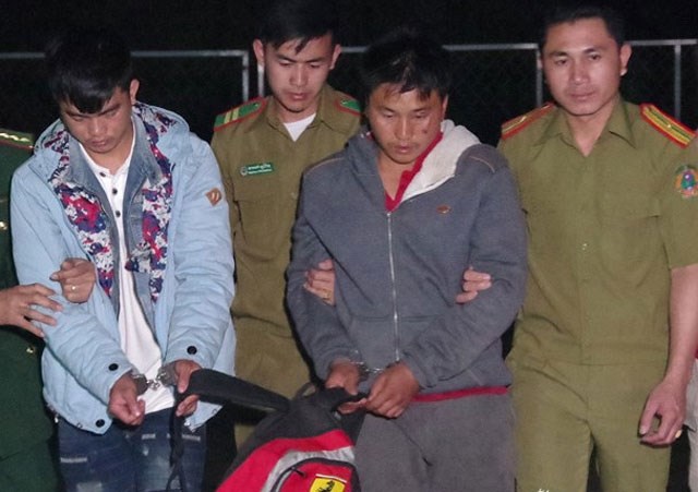 Bắt hai đối tượng vận chuyển hai bánh heroin và 18 nghìn viên ma túy