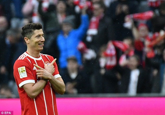 Bayern Munich chạm tay vào chức vô địch sau chiến thắng 6-0