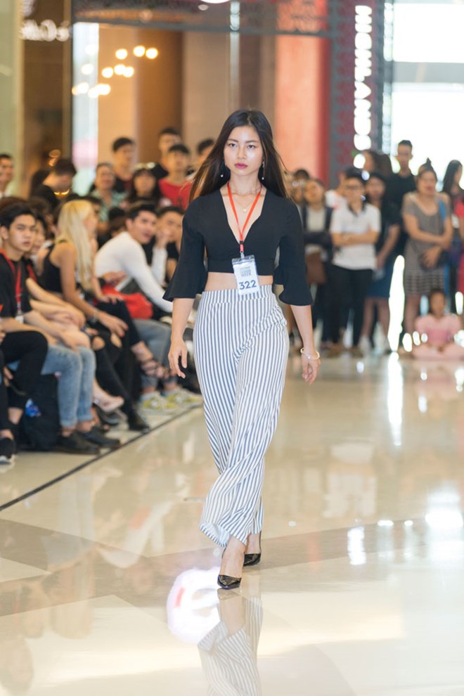 Dàn chân dài Hoa hậu Hoàn vũ Việt Nam thử sức với sàn catwalk