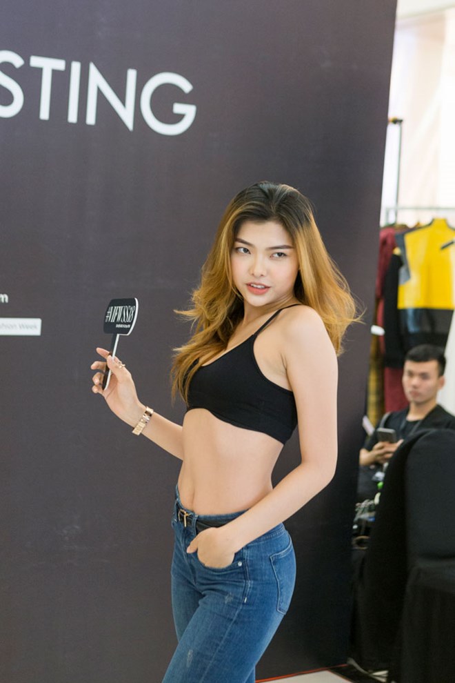 Dàn chân dài Hoa hậu Hoàn vũ Việt Nam thử sức với sàn catwalk