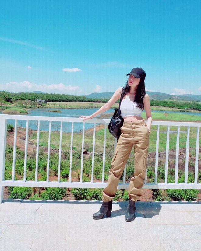 Trang phục denim phủ sóng street style của mỹ nhân Việt tuần qua