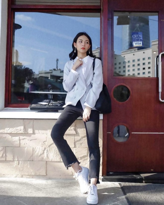 Trang phục denim phủ sóng street style của mỹ nhân Việt tuần qua