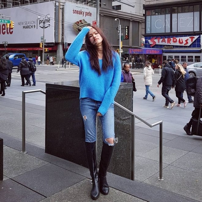 Trang phục denim phủ sóng street style của mỹ nhân Việt tuần qua