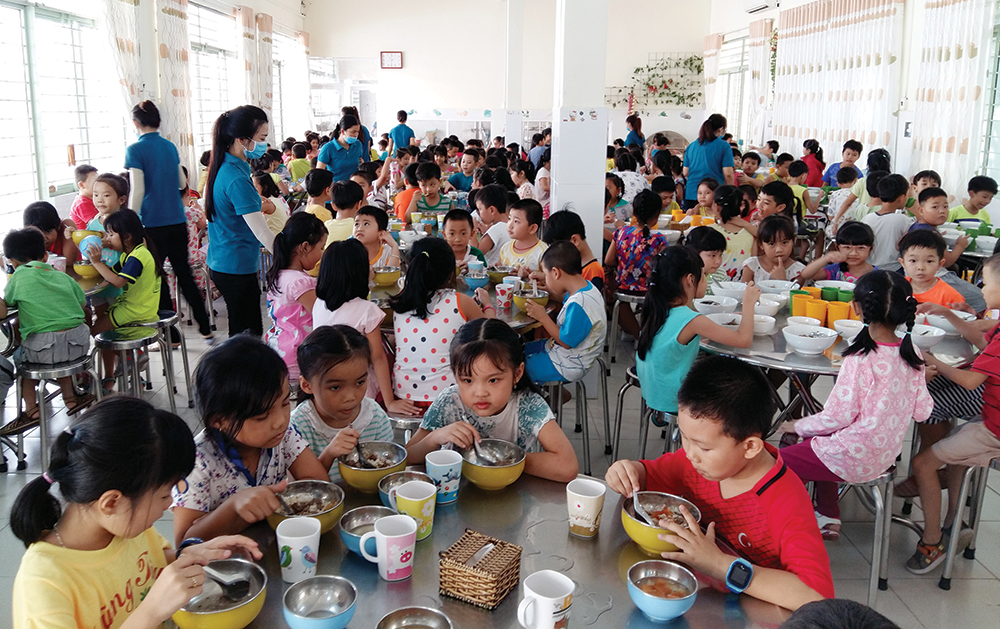 Chủ động phòng, chống dịch bệnh Đảm bảo an toàn vệ sinh thực phẩm các bếp ăn trường học góp phần phòng, chống dịch bệnh hiệu quả.