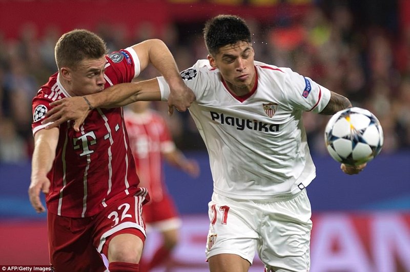 Bayern Munich thắng ngược Sevilla nhờ hai bàn may mắn