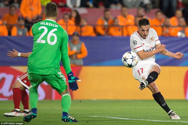 Bayern Munich thắng ngược Sevilla nhờ hai bàn may mắn