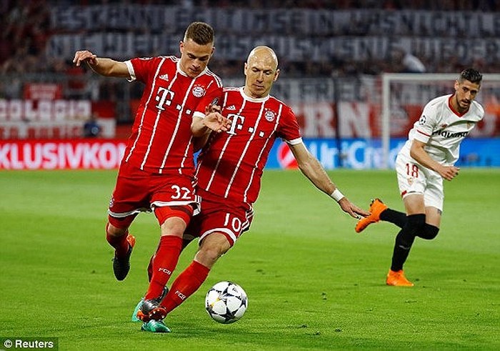 Bayern Munich thong dong giành vé vào bán kết Champions League