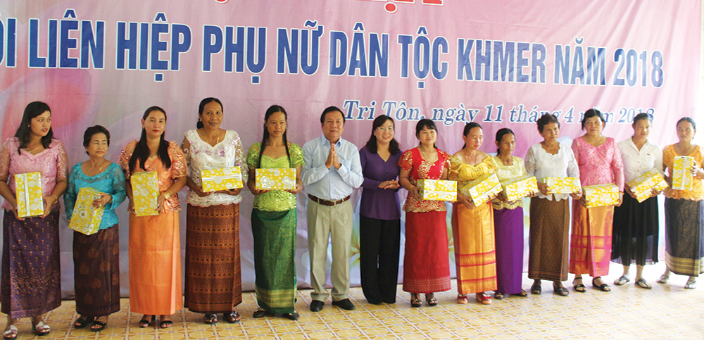 Hỗ trợ phụ nữ Khmer phát triển