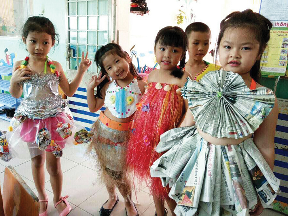 Chỉ diện váy tái chế xinh đẹp nữ sinh Nghệ An được dân mạng khuyên thi hoa  hậu