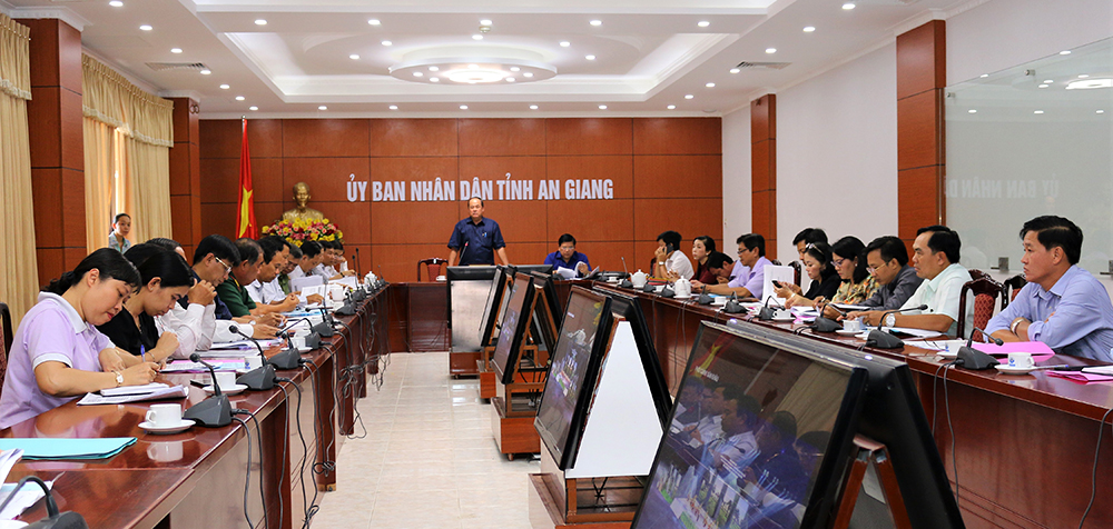 Chuẩn bị lễ công bố Quyết định 2098 và lễ kỷ niệm 130 năm ngày sinh Chủ tịch Tôn Đức Thắng Quang cảnh buổi họp