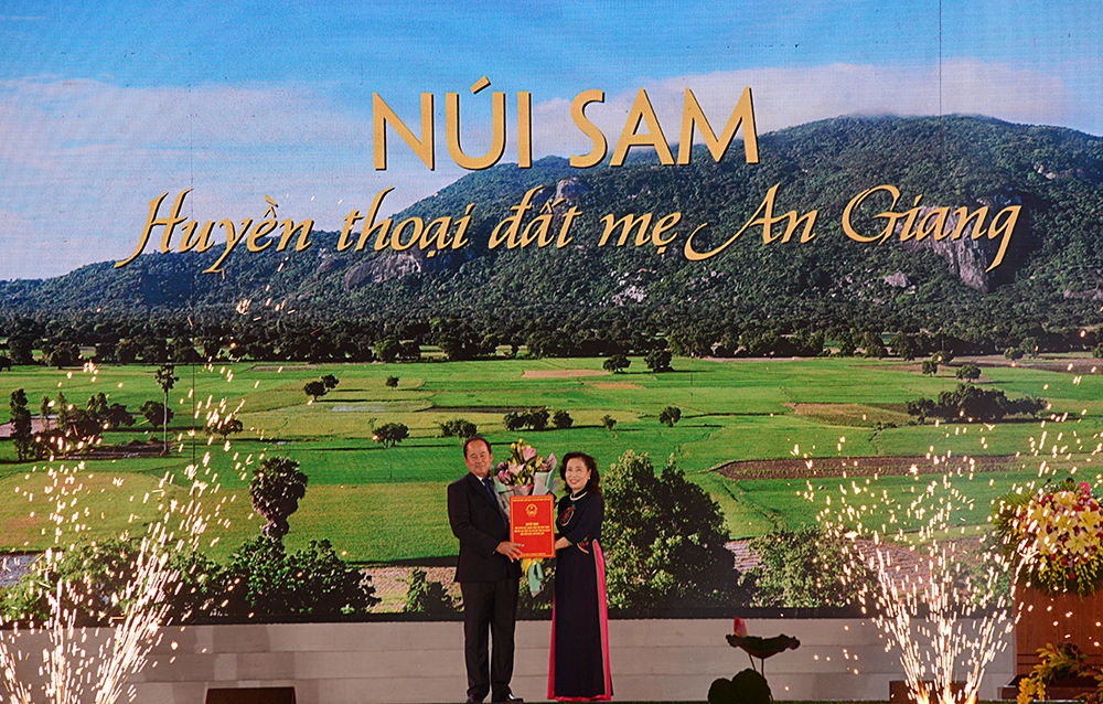 Công bố Quyết định của Thủ tướng Chính phủ phê duyệt Quy hoạch tổng thể phát triển Khu du lịch quốc gia núi Sam đến năm 2025, tầm nhìn đến năm 2030
