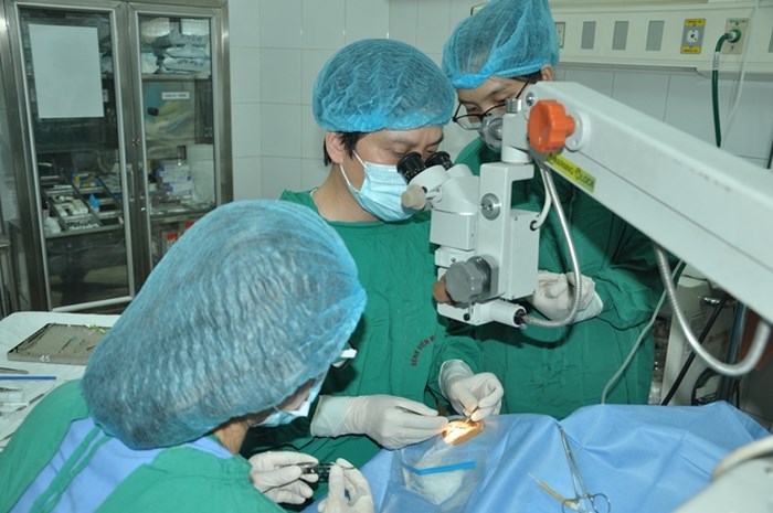 Giác mạc của bé Vân Nhi hiến tặng được ghép cho hai em nhỏ