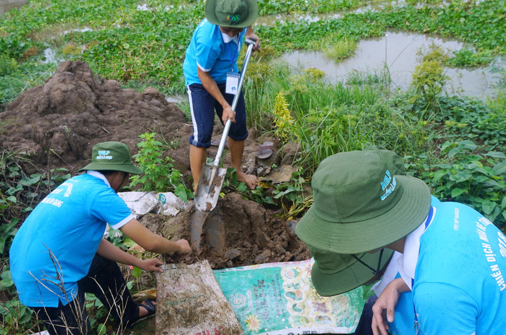 120 sinh viên tham gia “Mùa hè tình nguyện” tại Phú Tân