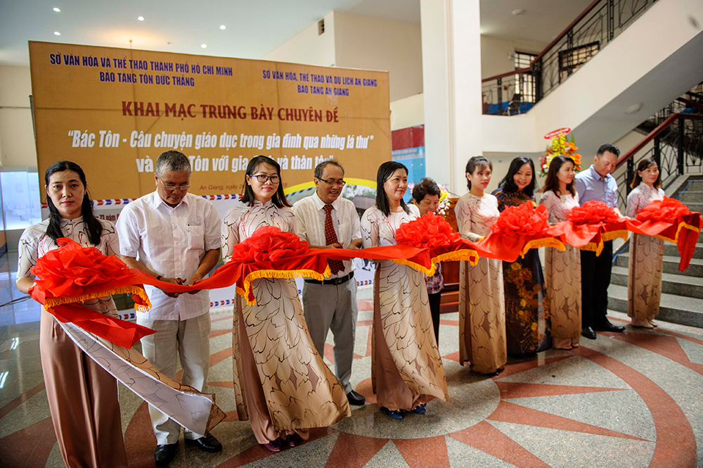 Triển lãm chuyên đề Bác Tôn tại An Giang Triển lãm chuyên đề Bác Tôn tại An Giang