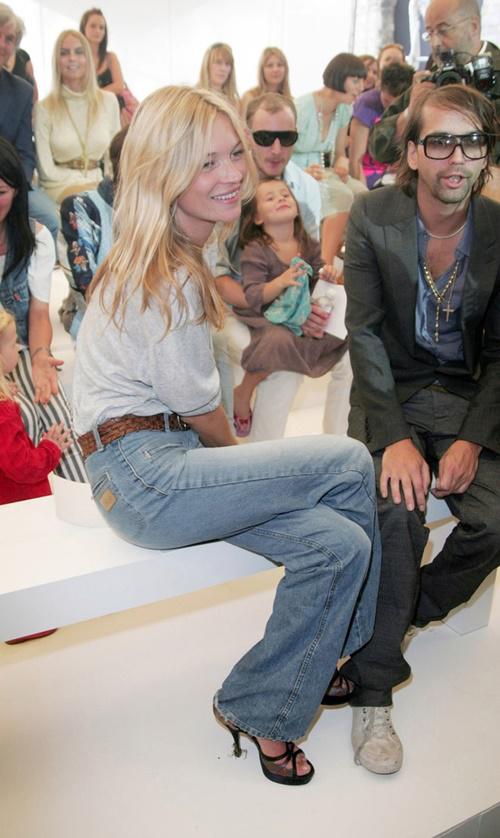 Kiểu quần jeans vừa thoải mái lại không lỗi mốt đang được lòng chị em