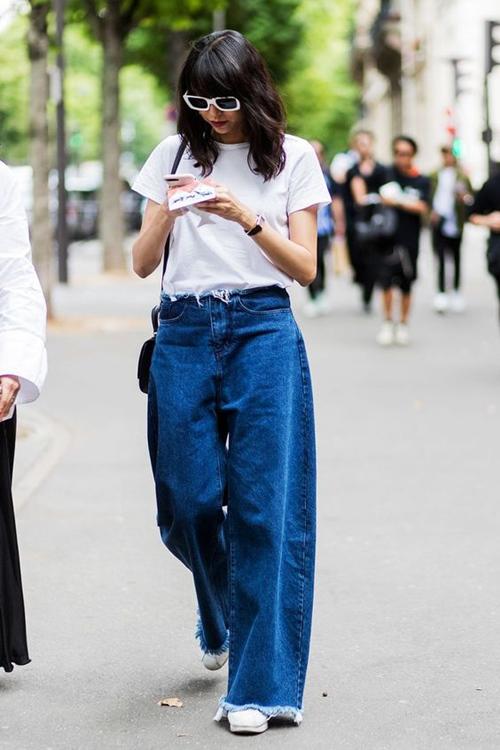 Kiểu quần jeans vừa thoải mái lại không lỗi mốt đang được lòng chị em