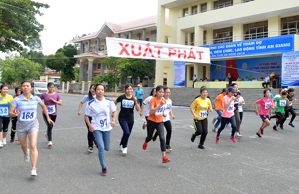 Sôi nổi phong trào thể dục - thể thao trong công nhân, viên chức - lao động