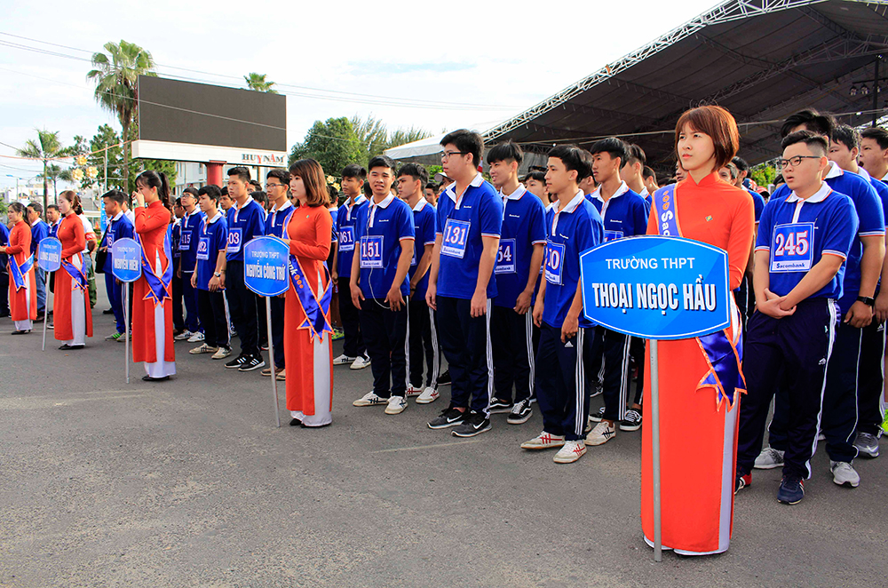500 học sinh tham gia Giải việt dã “Cùng Sacombank chạy vì sức khỏe cộng đồng” 500 học sinh tham gia Giải việt dã “Cùng Sacombank chạy vì sức khỏe cộng đồng”