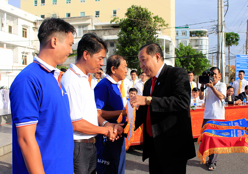 500 học sinh tham gia Giải việt dã “Cùng Sacombank chạy vì sức khỏe cộng đồng” 500 học sinh tham gia Giải việt dã “Cùng Sacombank chạy vì sức khỏe cộng đồng”