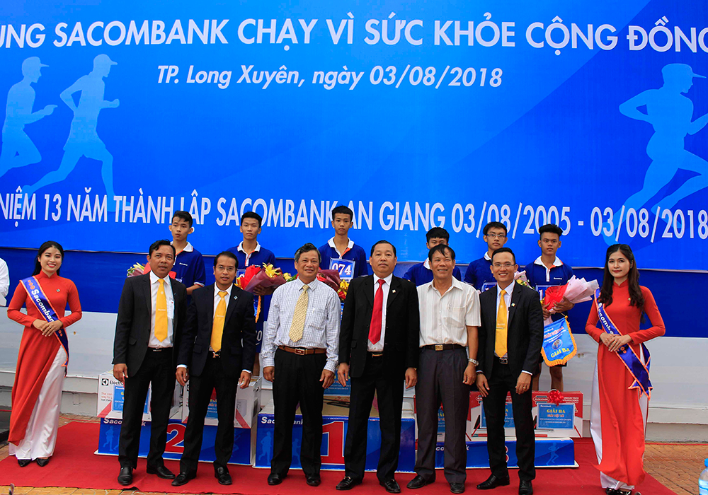 500 học sinh tham gia Giải việt dã “Cùng Sacombank chạy vì sức khỏe cộng đồng” 500 học sinh tham gia Giải việt dã “Cùng Sacombank chạy vì sức khỏe cộng đồng”