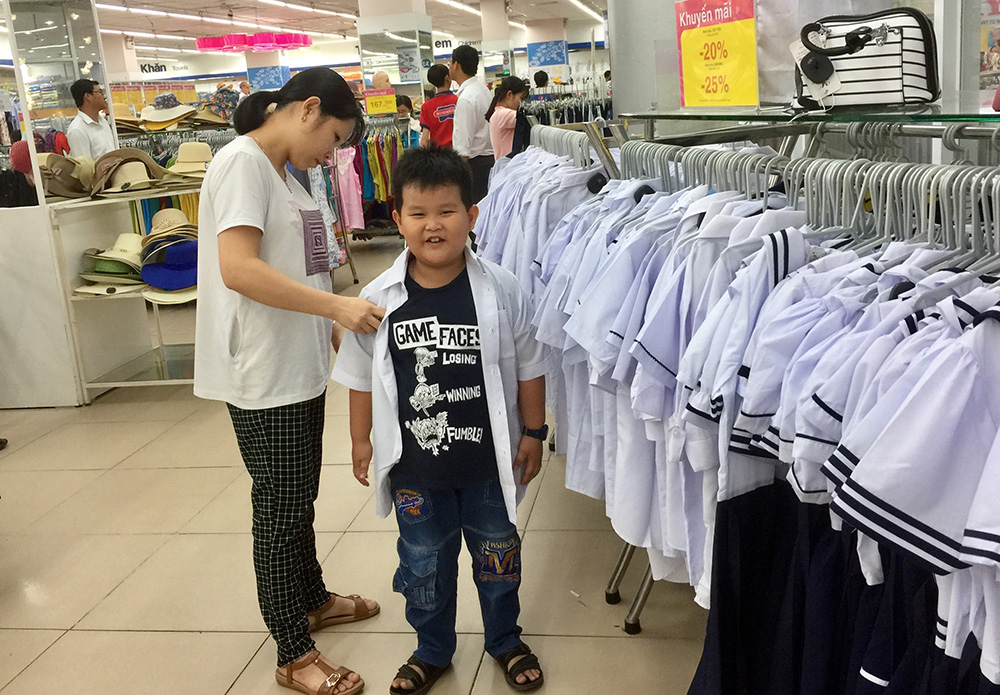 Nhộn nhịp thị trường phục vụ năm học mới