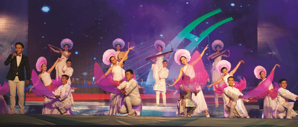 Lung linh “Tiếng hát hẹn hò 9 dòng sông”