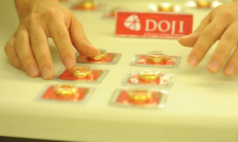Giá vàng hôm nay 11-8: Tình hình căng thẳng, giảm sâu chờ thời