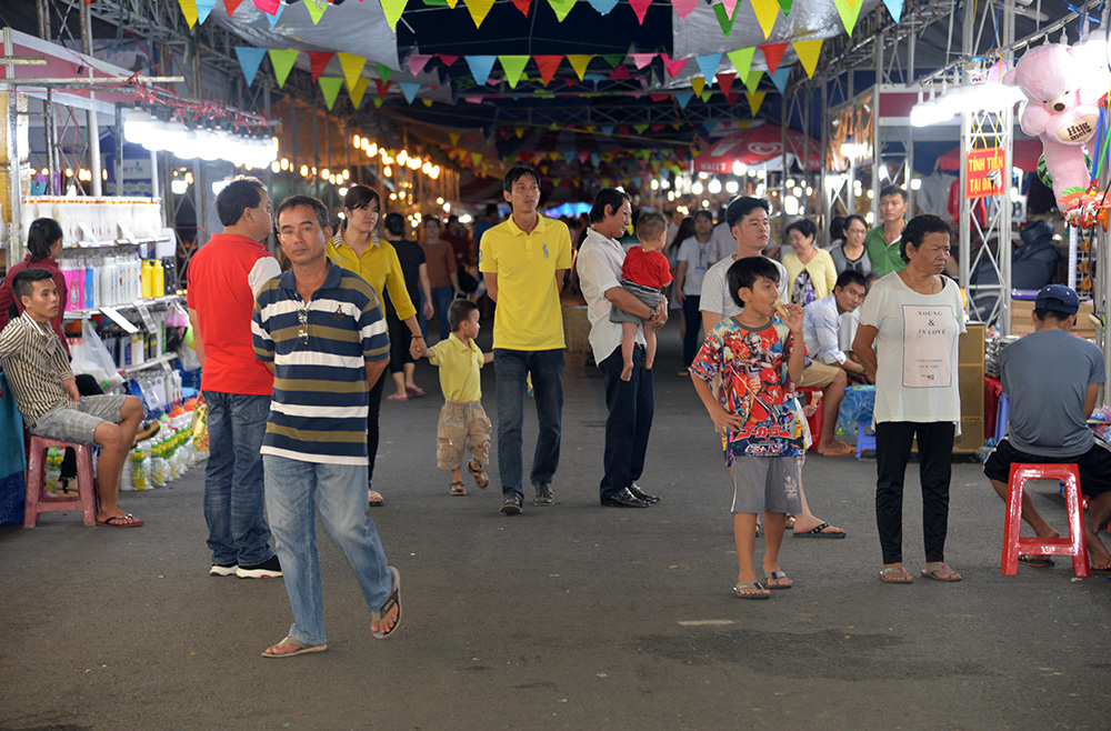 Khai mạc “Tuần lễ Văn hóa ẩm thực, Du lịch và Thương mại An Giang 2018” Người dân tham quan, mua sắm