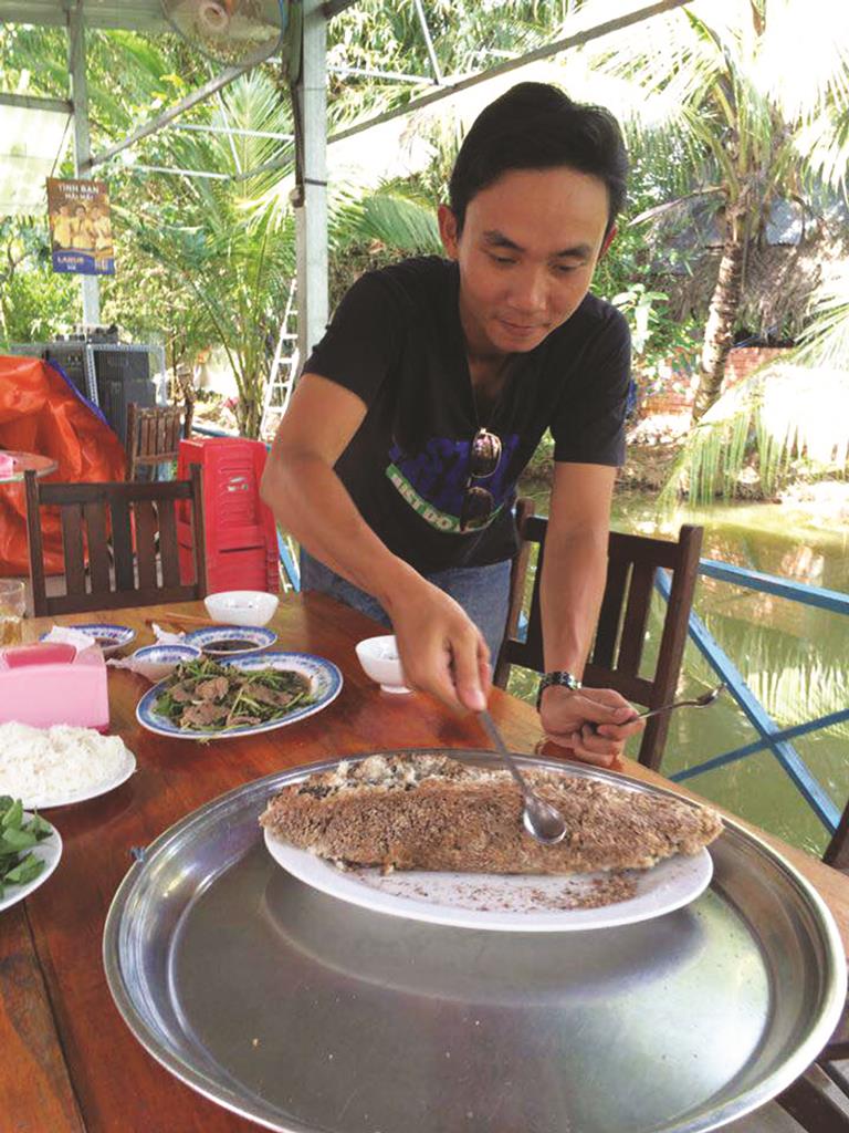 Độc, lạ ẩm thực cá lóc đập