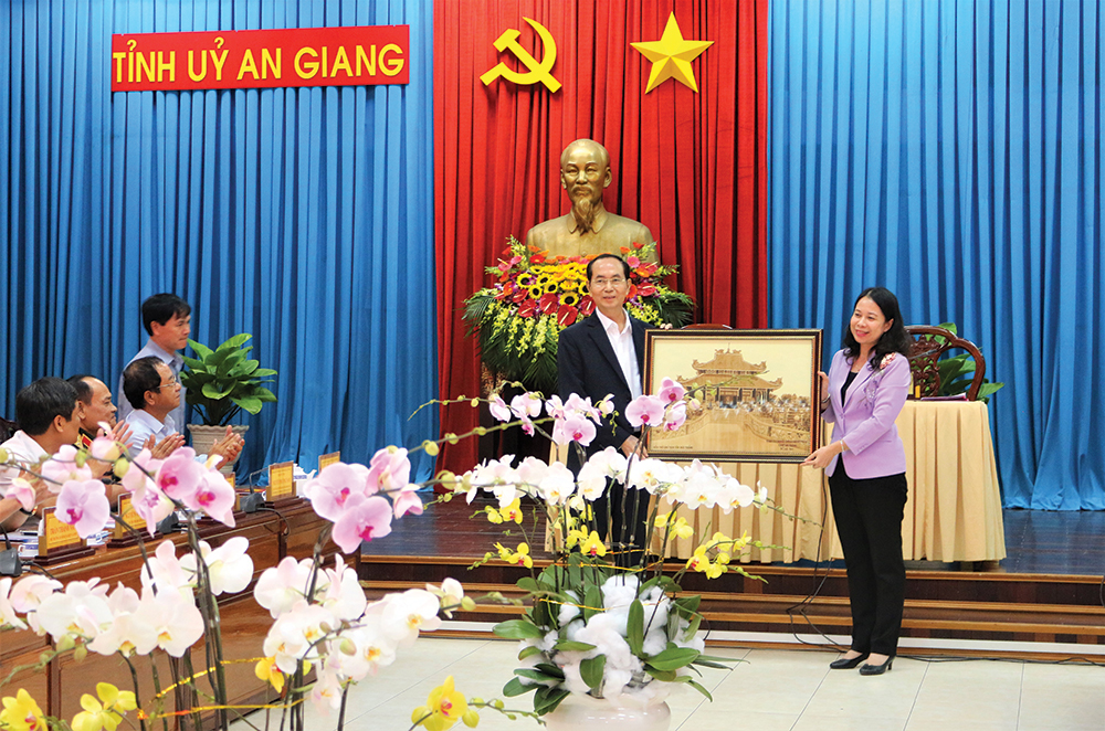 Chủ tịch nước Trần Đại Quang: An Giang phát huy tiềm năng, lợi thế để phát triển nhanh, bền vững Chủ tịch nước Trần Đại Quang: An Giang phát huy tiềm năng, lợi thế để phát triển nhanh, bền vững