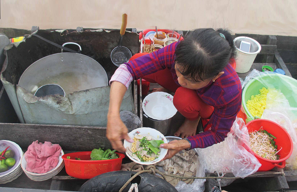 Mưu sinh cùng sông nước