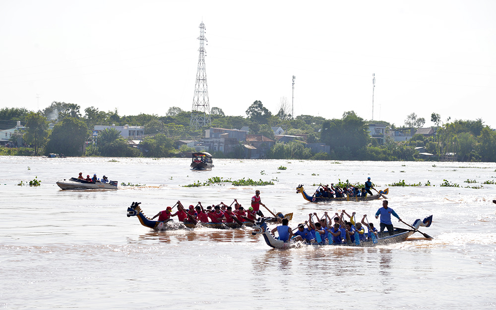 Tranh tài Giải đua thuyền rồng Báo An Giang lần VII- 2018