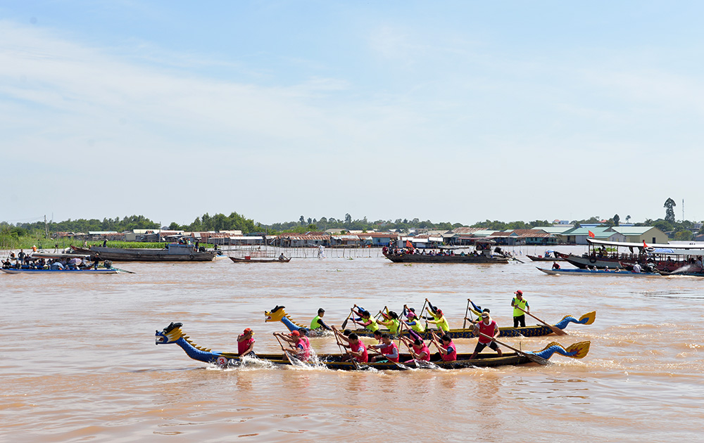 Tranh tài Giải đua thuyền rồng Báo An Giang lần VII- 2018