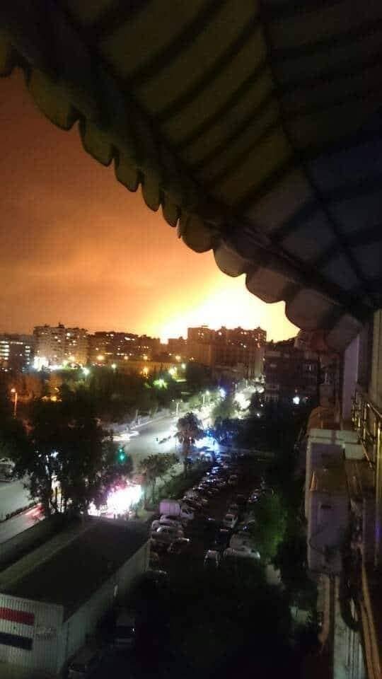 Nổ lớn rung chuyển sân bay quân sự Damascus, phòng không Syria chống trả