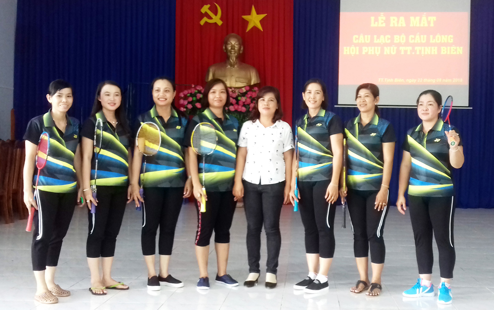 Xây dựng phong trào cầu lông
